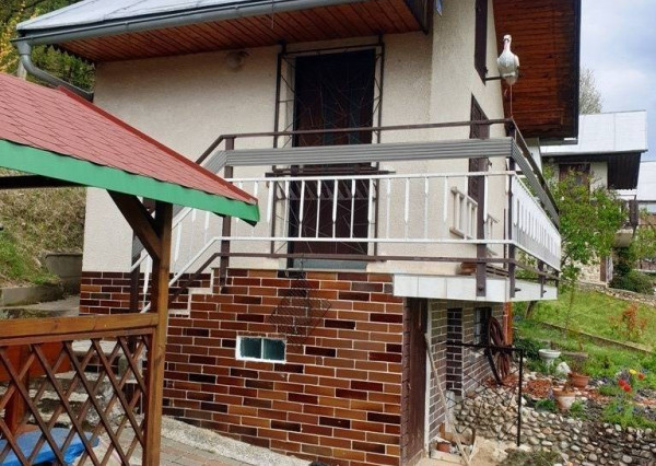 Záhradná murovaná chata s pozemkom 554 m2 - Hôrka n/V, NMnV