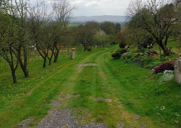 Záhradná murovaná chata s pozemkom 554 m2 - Hôrka n/V, NMnV