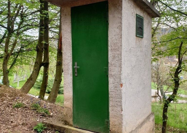 Záhradná murovaná chata s pozemkom 554 m2 - Hôrka n/V, NMnV