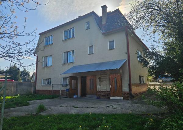 Rodinný dom na podnikanie v službách v obci Beluši Rezervované