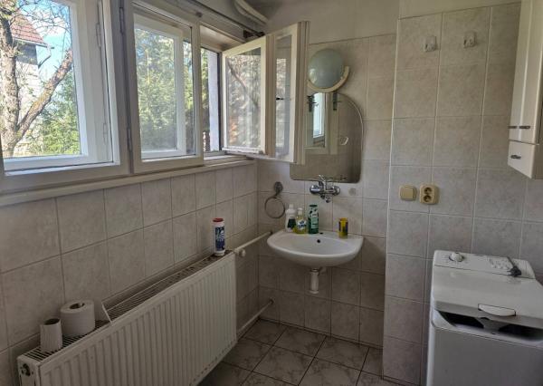 Rodinný dom na podnikanie v službách v obci Beluši Rezervované