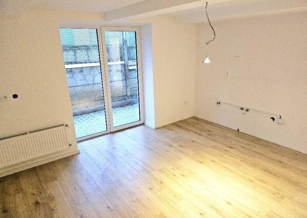 2 izbový byt Bánovce nad Bebravou / CENTRUM / TERASA 7 m2 / KOMPLETNÁ 