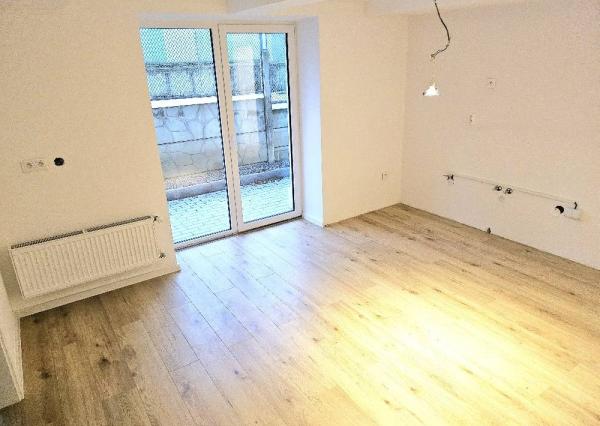 2 izbový byt Bánovce nad Bebravou / CENTRUM / TERASA 7 m2 / KOMPLETNÁ 