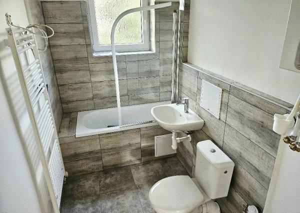 2 izbový byt Bánovce nad Bebravou / CENTRUM  / 57 m2/  2 x PIVNICA