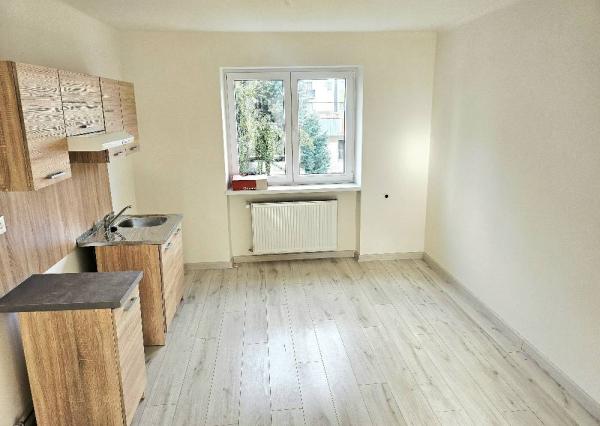 2 izbový byt Bánovce nad Bebravou / CENTRUM  / 57 m2/  2 x PIVNICA