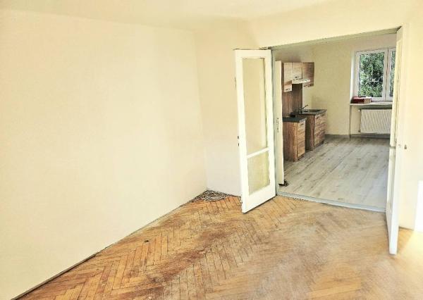 2 izbový byt Bánovce nad Bebravou / CENTRUM  / 57 m2/  2 x PIVNICA