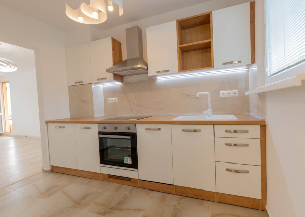 Výnimočný 4-izbový byt s balkónom, 85 m², Radničné nám., Dunaj.Streda