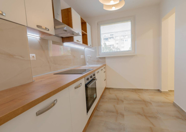 Výnimočný 4-izbový byt s balkónom, 85 m², Radničné nám., Dunaj.Streda