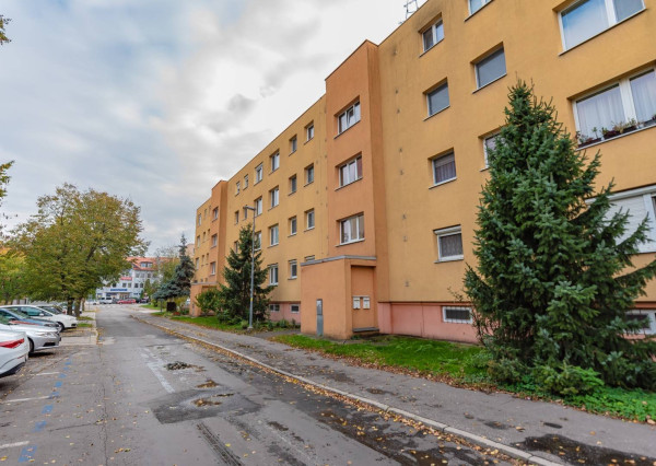 Výnimočný 4-izbový byt s balkónom, 85 m², Radničné nám., Dunaj.Streda