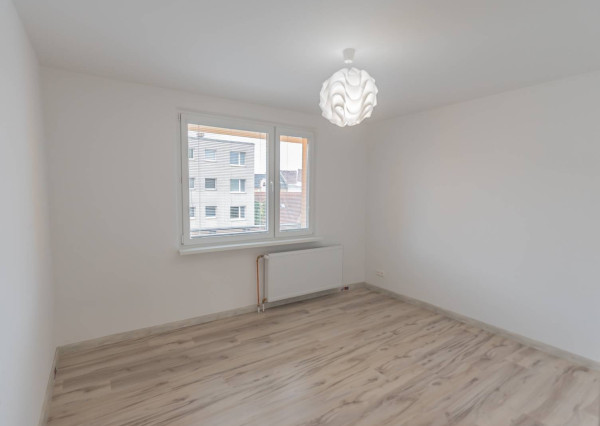 Výnimočný 4-izbový byt s balkónom, 85 m², Radničné nám., Dunaj.Streda