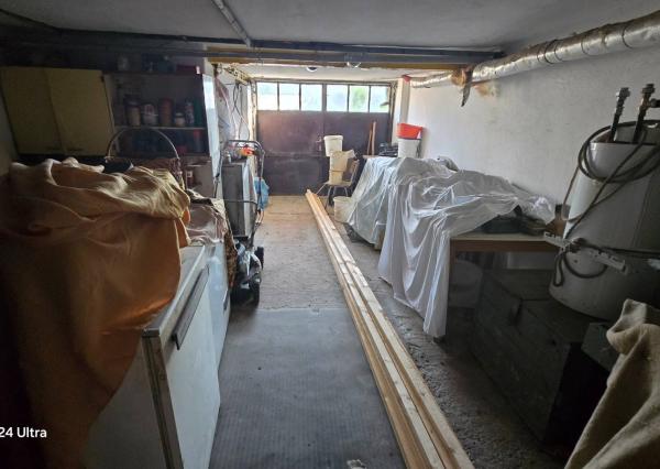 Priestranný poschodový rodinný dom v centre Radošiny