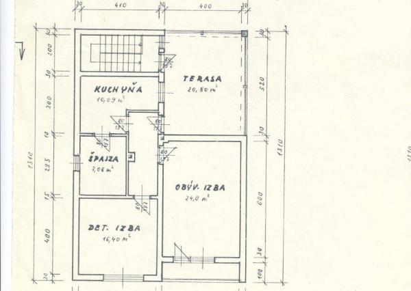 Priestranný poschodový rodinný dom v centre Radošiny