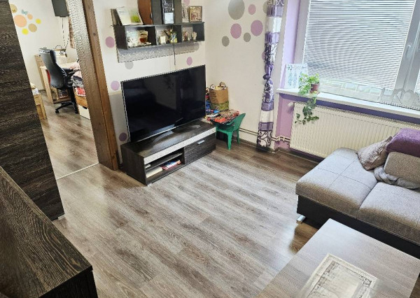 RODINNÝ DOM- VEĽKÉ CHLIEVANY- POZEMOK 1001 m2- 5 IZBOVÝ