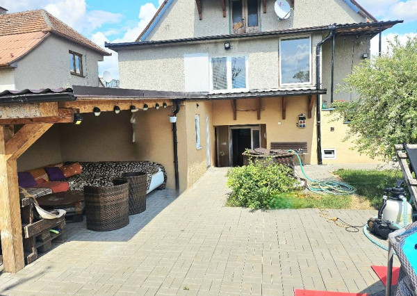 RODINNÝ DOM- VEĽKÉ CHLIEVANY- POZEMOK 1001 m2- 5 IZBOVÝ