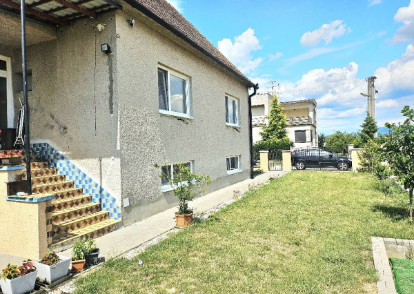 RODINNÝ DOM- VEĽKÉ CHLIEVANY- POZEMOK 1001 m2- 5 IZBOVÝ