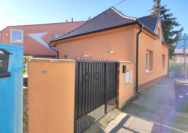 REZERVOVANÉ...Rodinný dom po rekonštrukcii v blízkom centre, Piešťany