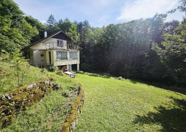 REKREAČNÁ CHATA - / ŠÍPKOV / POZEMOK 1209 m2  / DVOJPODLAŽNÁ