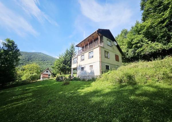 REKREAČNÁ CHATA - / ŠÍPKOV / POZEMOK 1209 m2  / DVOJPODLAŽNÁ