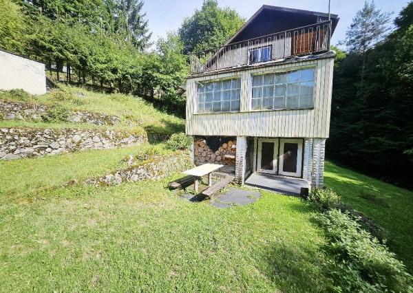 REKREAČNÁ CHATA - / ŠÍPKOV / POZEMOK 1209 m2  / DVOJPODLAŽNÁ