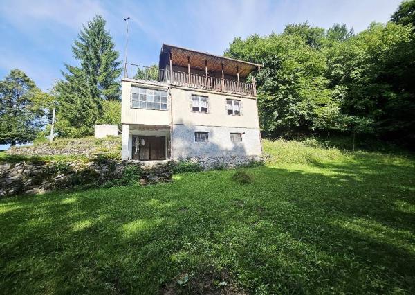 REKREAČNÁ CHATA - / ŠÍPKOV / POZEMOK 1209 m2  / DVOJPODLAŽNÁ