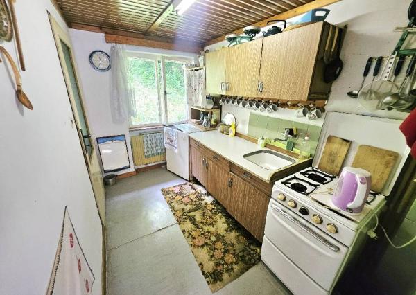 REKREAČNÁ CHATA - / ŠÍPKOV / POZEMOK 1209 m2  / DVOJPODLAŽNÁ