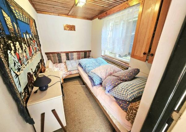 REKREAČNÁ CHATA - / ŠÍPKOV / POZEMOK 1209 m2  / DVOJPODLAŽNÁ