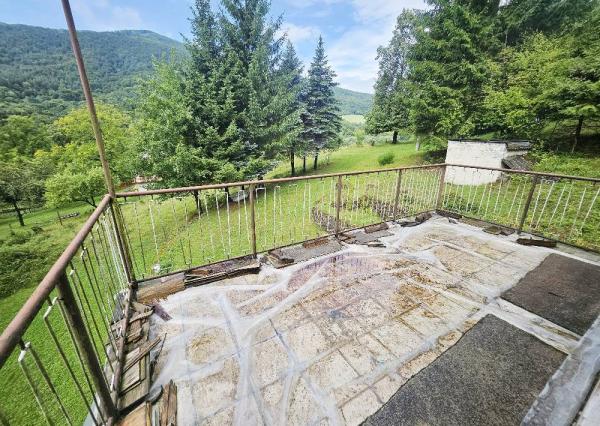 REKREAČNÁ CHATA - / ŠÍPKOV / POZEMOK 1209 m2  / DVOJPODLAŽNÁ