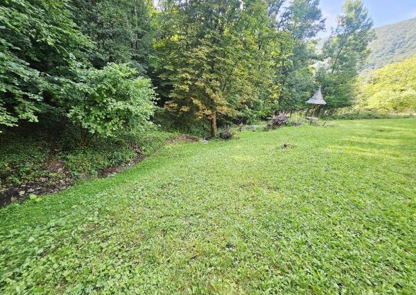 REKREAČNÁ CHATA - / ŠÍPKOV / POZEMOK 1209 m2  / DVOJPODLAŽNÁ