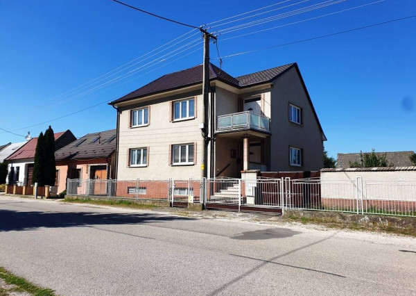 2-podlažný rodinný dom 320 m2 s pozemkom 1518 m2 - Bzince p. Javorinou