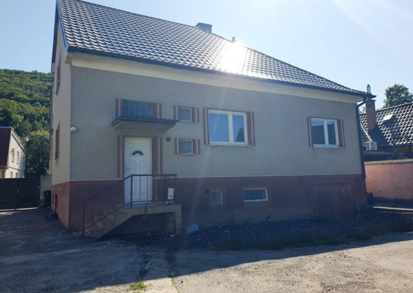 2-podlažný rodinný dom 320 m2 s pozemkom 1518 m2 - Bzince p. Javorinou