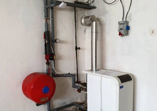 2-podlažný rodinný dom 320 m2 s pozemkom 1518 m2 - Bzince p. Javorinou