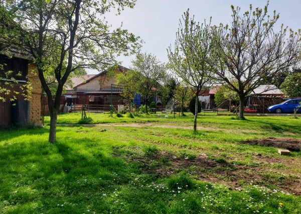 2-podlažný rodinný dom 320 m2 s pozemkom 1518 m2 - Bzince p. Javorinou