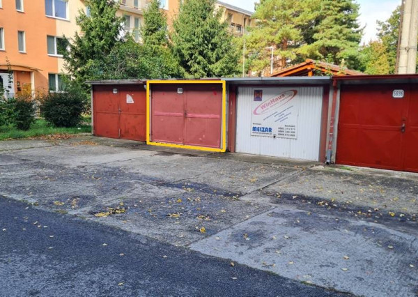 Monolitická betónová garáž s montážnou jamou a pivnicou - NMnV