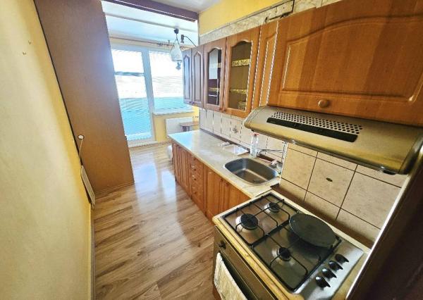 1 IZBOVÝ BYT BÁNOVCE NAD BEBRAVOU/ VEĹKOMETRÁŽNY / 42 m2/BALKÓN