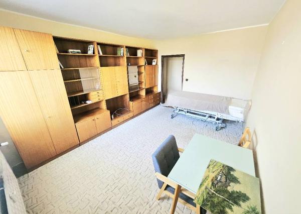 1 IZBOVÝ BYT BÁNOVCE NAD BEBRAVOU/ VEĹKOMETRÁŽNY / 42 m2/BALKÓN