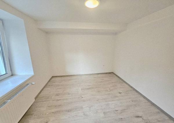 3 izbový byt Bánovce nad Bebravou /CENTRUM/ 57 m2/ S POZEMKOM 77 m2