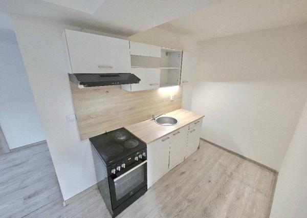 3 izbový byt Bánovce nad Bebravou /CENTRUM/ 57 m2/ S POZEMKOM 77 m2