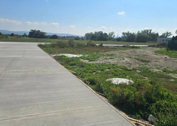 PREDAJ STAVEBNÝ POZEMOK 409 M² BOROVCE /VODA, ELEKTRINA, KANALIZÁCIA/