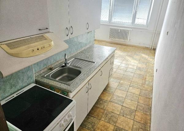 3 izbový byt Bánovce nad Bebravou - 76 m2/ SEVER / BALKÓN/ PIVNICA