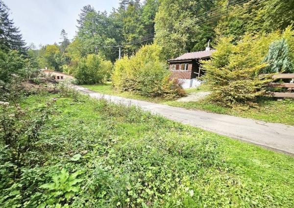 REKREAČNÁ CHATA-34m2 /UHROVEC- STRIEBORNICA/POZEMOK 491 m
