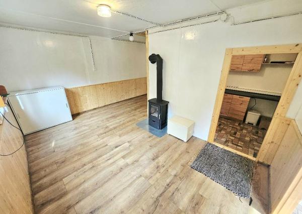 REKREAČNÁ CHATA-34m2 /UHROVEC- STRIEBORNICA/POZEMOK 491 m