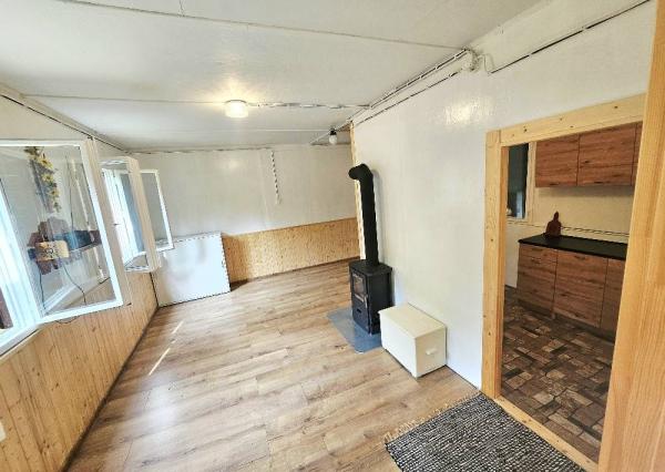 REKREAČNÁ CHATA-34m2 /UHROVEC- STRIEBORNICA/POZEMOK 491 m