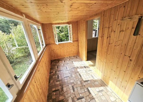 REKREAČNÁ CHATA-34m2 /UHROVEC- STRIEBORNICA/POZEMOK 491 m