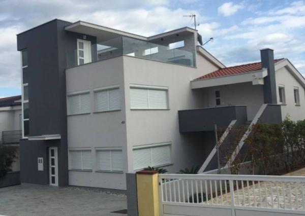 OSTROV VIR, luxusná  2-podlažná apartmánová villa v blízkosti pláže