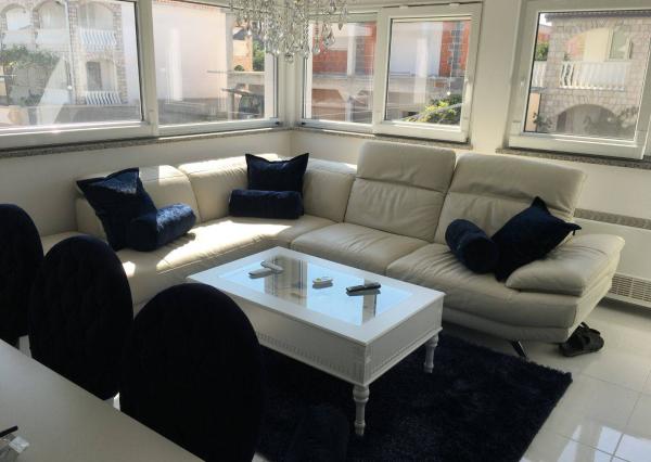 OSTROV VIR, luxusná  2-podlažná apartmánová villa v blízkosti pláže