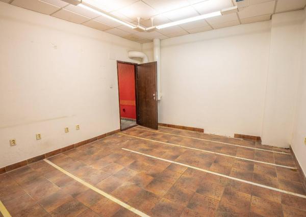 Obchodný priestor, 1207 m², Cintorínska ul, BA–I Staré Mesto