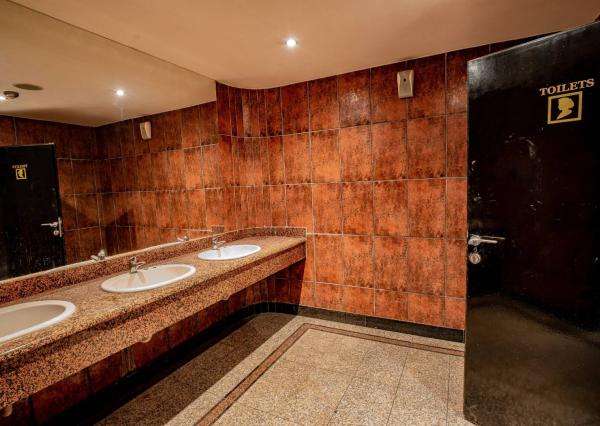 Obchodný priestor, 1207 m², Cintorínska ul, BA–I Staré Mesto