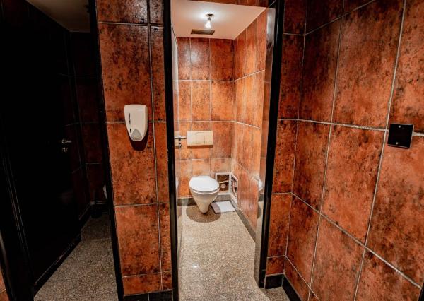 Obchodný priestor, 1207 m², Cintorínska ul, BA–I Staré Mesto