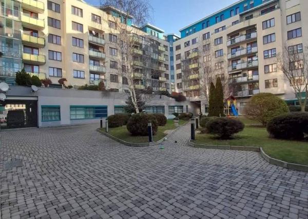 Na predaj obchodný priestor v polyfunkčnej budove, Vajnorská ul.