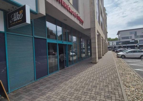 Na predaj obchodný priestor v polyfunkčnej budove, Vajnorská ul.